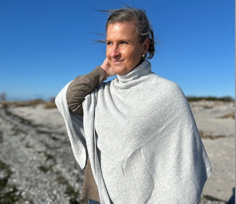 Poncho Polo i färgen ljusgrå
