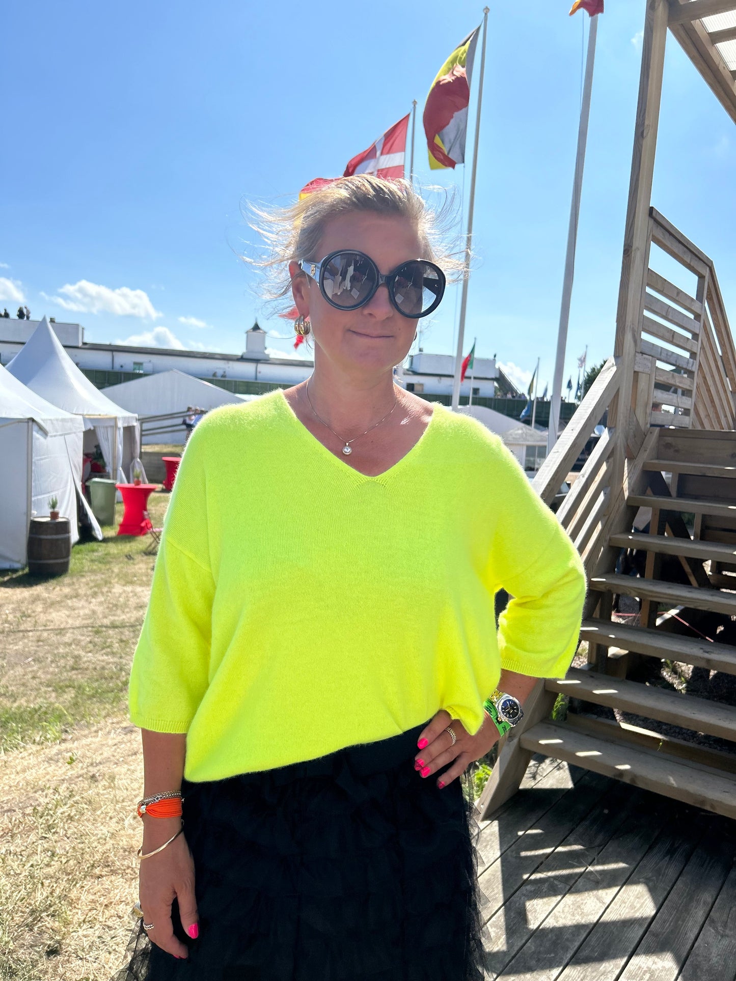 Cashmere sweater / tröja i färgen neon gul