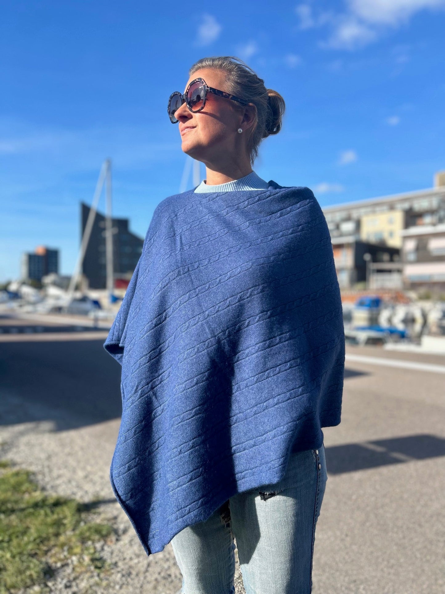 Cashmere poncho i färgen jeans blå
