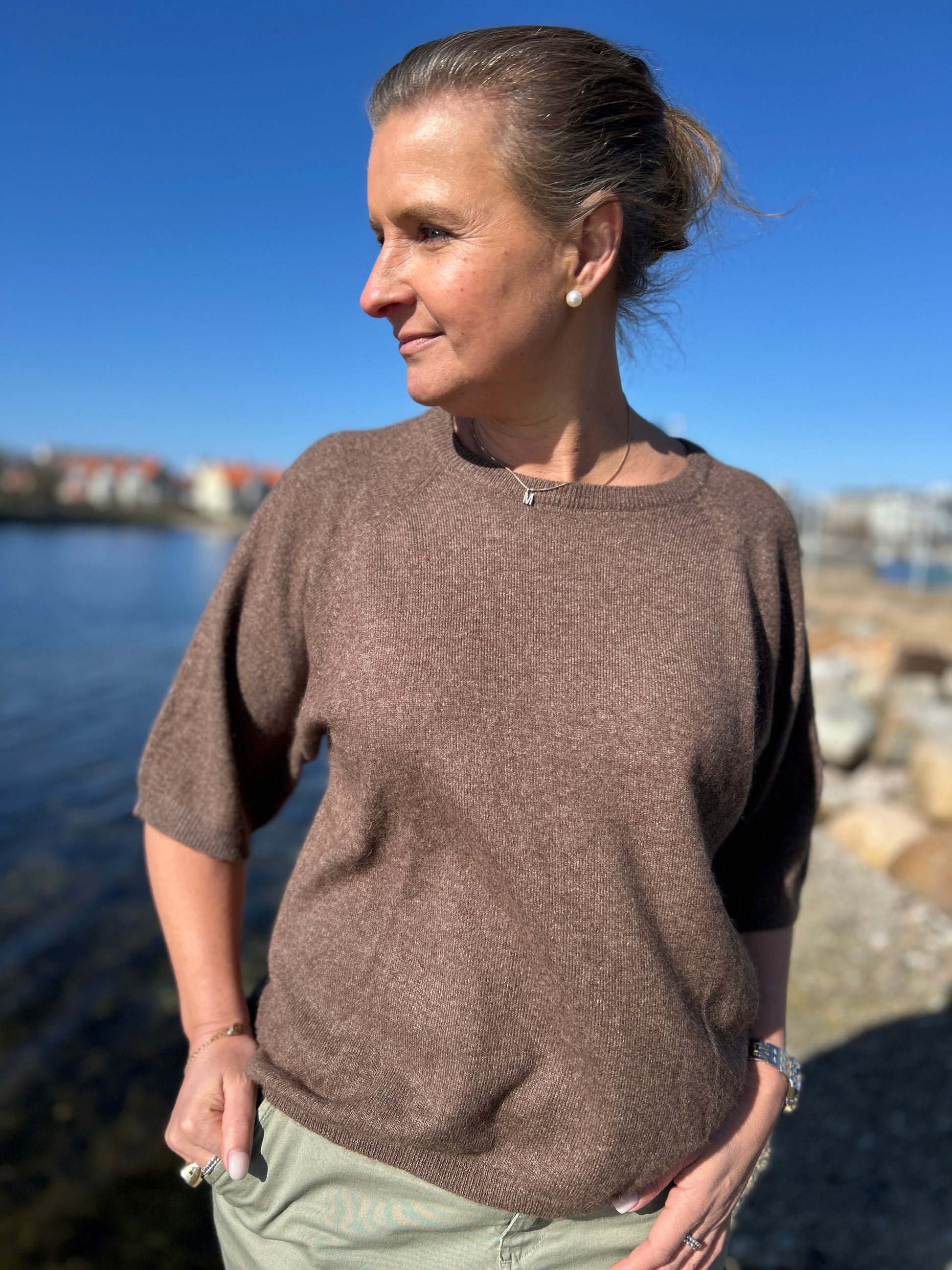 Kashmir t shirt i färgen brun cacao