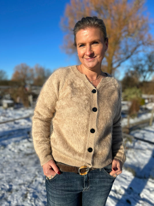Borstad kashmirtröja i färgen beige