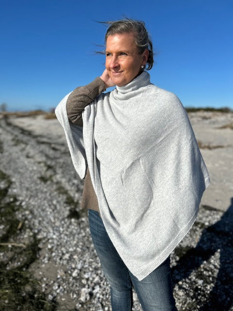 ljusgrå poncho med polo krage