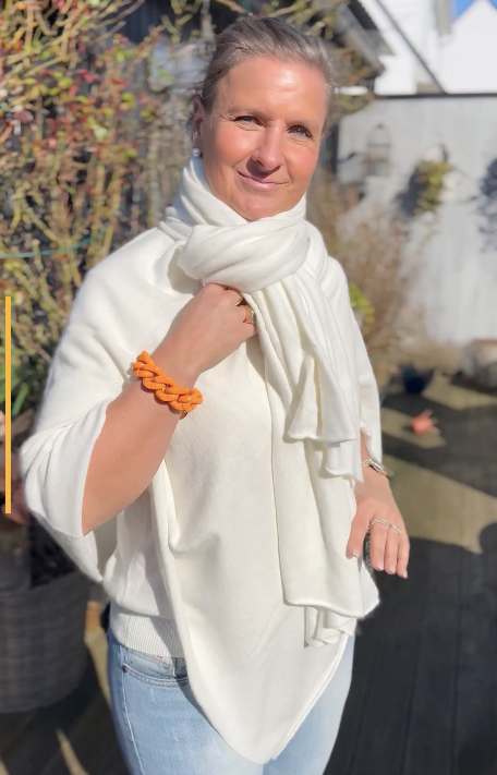 Vit Poncho och Scarf