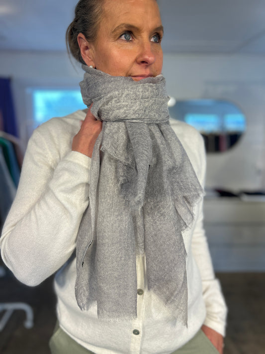 Tunn scarf dam- Ljusgrå