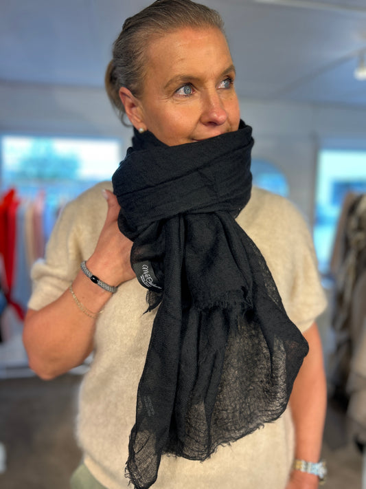 Tunn scarf för dam i svart kashmir