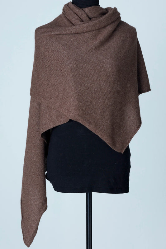 Cacao kashmir halsduk i 100% cashmere, 200x65 cm, mjuk och jordnära.