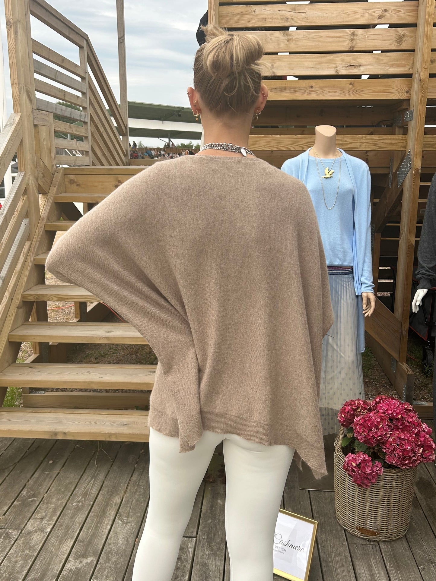 Nyhet! Cashmere Poncho Sweater
