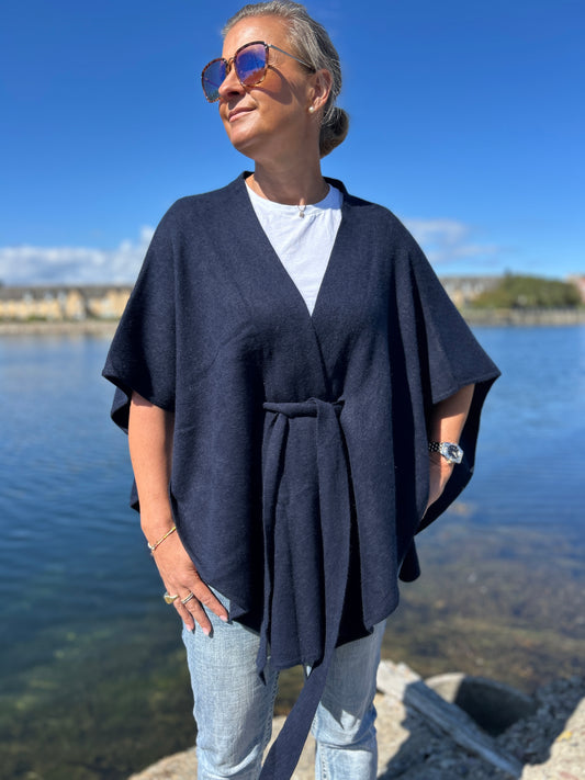Poncho cardigan med knytband i mörkblå