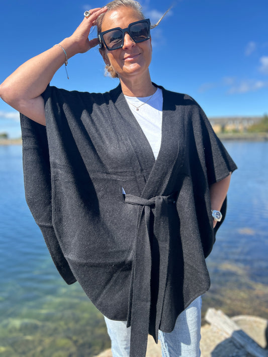 Svart Poncho cardigan med knytband