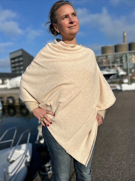 Cashmere Poncho i färgen Sand