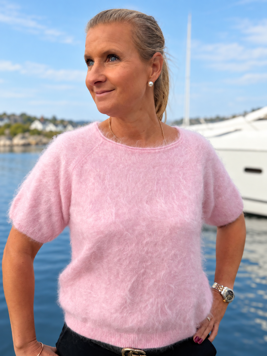 Victoria – Borstad kashmirtröja med kort ärm