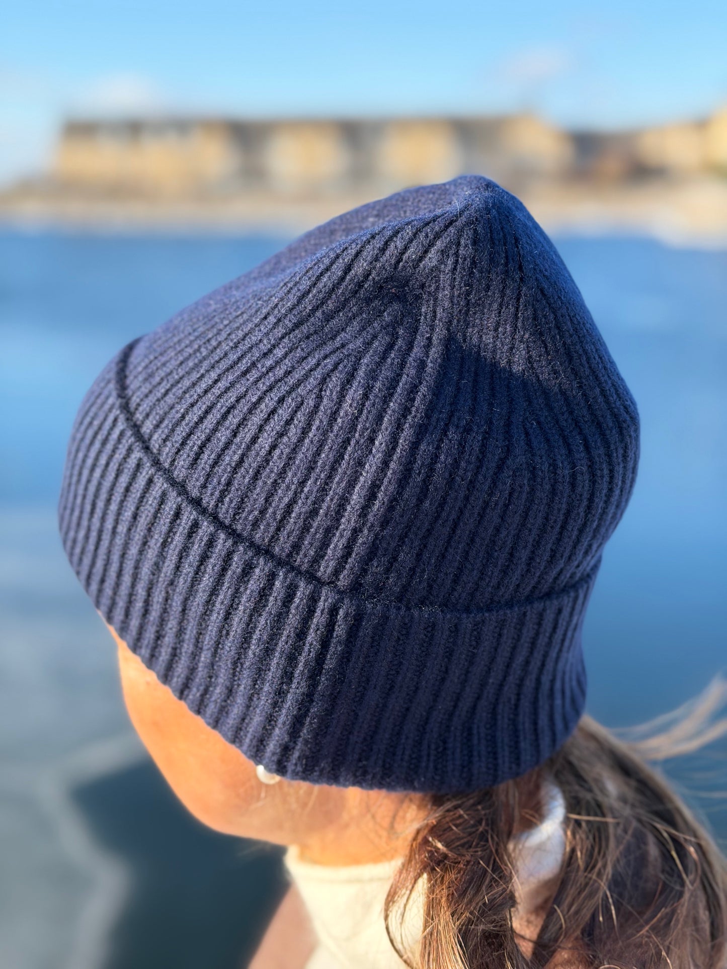 ribbad kashmir mössa mörkblå